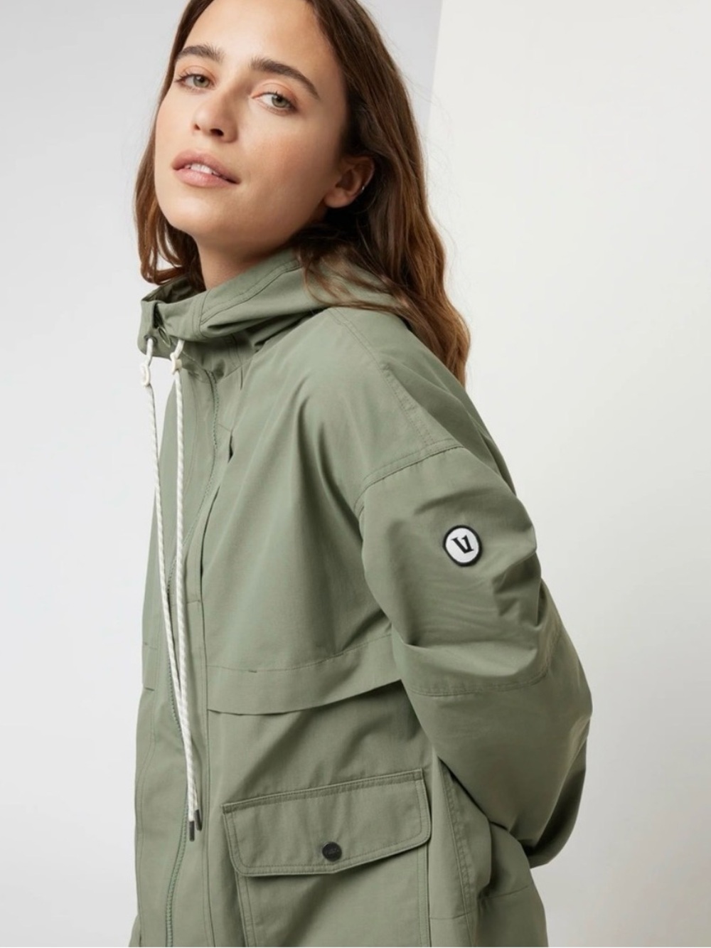 Vuori Elijo Women's Rain Jacket in Pistachio - Picture 4 of 9